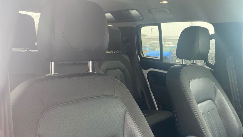 Land Rover Defender 2.0 P300 SE 110 5dr Auto Petrol Estate